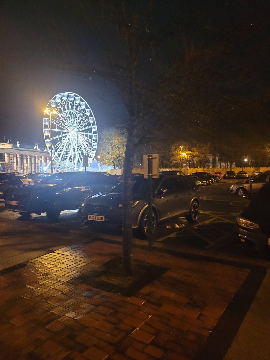 Dat_Nightmare2's tweet image. Hey sis I took the bus somewhere different.. This is our first gentrified shopping centre.. I forgot how cute it is... 😍 @CrumbleNow @ChayMaster52915