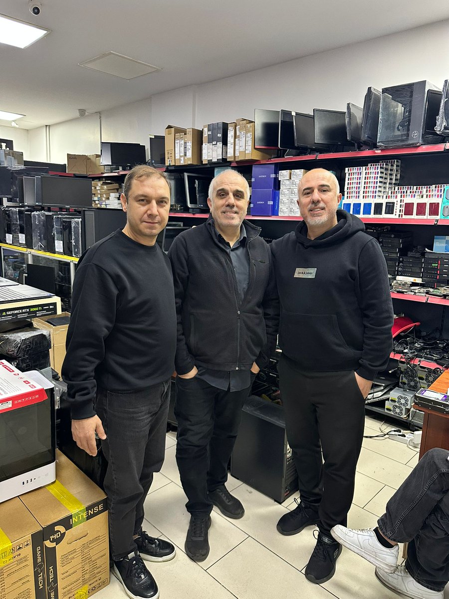 Genel Başkanımız Sayın Devlet Bahçeli Beyin Talimatları ile “#HayırlıGünlerKomşum” ve “#DerdinDerdimizdir” Ziyaretleri Kapsamında, Fatih/Hobyar Mahallemizde ki Teknik Servis Sahipleri, Recep ve Hakan Öztürk Beyleri; 

5. Bölge Başkanımız Sn. Onur Aslan Ziyaret Etmiştir. 

Değerli