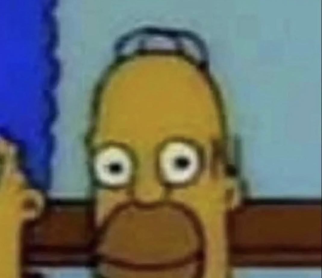 Yo en el fondo de la foto de algún desconocido.