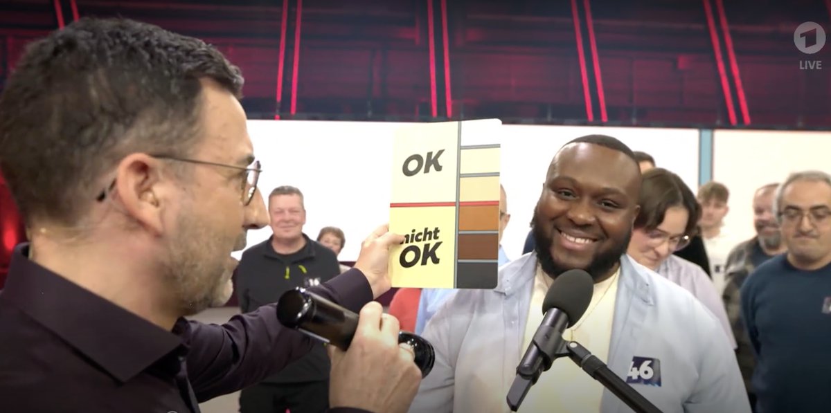 In der ARD haben sie gerade einen Schwarzen neben eine Farbskala gestellt und ihn gefragt, wie sich das anfühlt. Völlig geisteskrank.