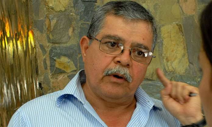 eldiario's tweet photo. #8Dic | La ONG @_Provea denunció que el dirigente sindical José Elías Torres sigue desaparecido tras más de 200 horas de haber sido detenido por la Policía Nacional Bolivariana (PNB).
“Torres fue detenido el #29Nov en su vivienda en Caracas", indicó la organización. El #4Dic, sus familiares presentaron un _habeas corpus_ ante la Sala Constitucional del Tribunal Supremo de Justicia.
“Los familiares de José Elías Torres han recorrido distintos centros de reclusión en Caracas, y en todas las dependencias la respuesta ha sido negar información sobre su paradero”, añadió Provea.