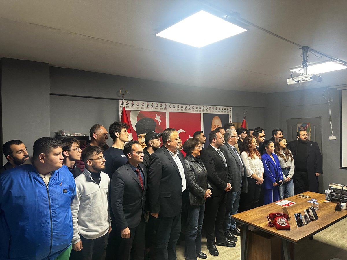 FerruhOzkan57's tweet photo. #ZaferPartisi - Genel Başkanımız Prof. Dr. #ÜmitÖzdağ'ın 14 Ekim İstanbul İl Başkanlığında, yapılan toplantıda, #İSTANBUL #GİK üyelerimize tavsiyeleri doğrultusunda  çalışma programımızı sürdürüyoruz, bu akşam-  partimizin #ZAFERPARTİSİ #BAĞCILAR İLÇE BAŞKANLIĞINI ZİYARET ettik. https://t.co/wDpOdQECL1