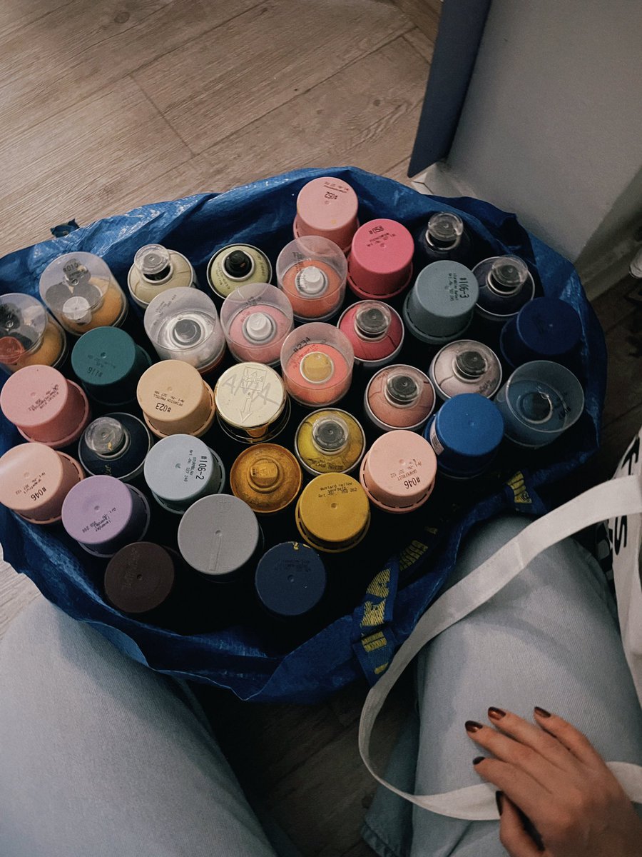 Ой, девушка, а вы что художник?
Ой, а как вы угадали?

(это никуда не влезает)