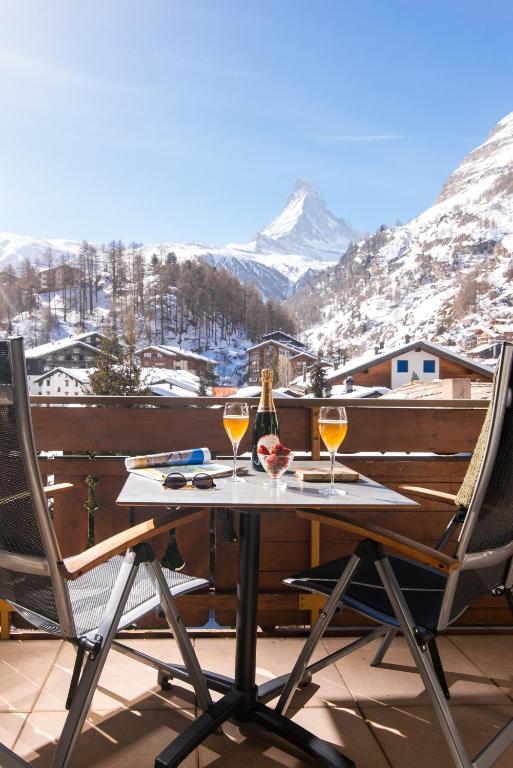 lodging world tweet media