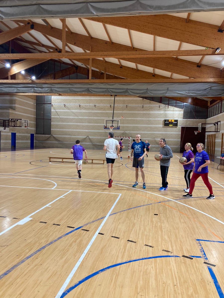 SMARTLOG #ointxapeldunak 💪💪
Astelehen atsaldean izan ziren iturripen #JoTaKe 👊👊
#saskibaloiamaitedugu 
#BetiAurrera 😈