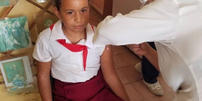 Vacunación en Cuba contra el VPH, protegiendo el futuro de nuestras niñas.
#SanctiSpíritusEnMarcha
<a href="/DeivyPrezMartn1/">Deivy Pérez Martín</a>
<a href="/DiazCanelB/">Miguel Díaz-Canel Bermúdez</a> <a href="/DrRobertoMOjeda/">Dr. Roberto Morales Ojeda</a> <a href="/PartidoPCC/">Partido Comunista de Cuba</a> <a href="/MMarreroCruz/">Manuel Marrero Cruz</a>