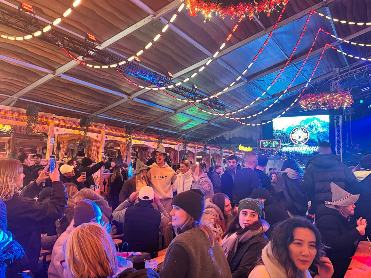 Darlene9548's tweet photo. Hyde Park's Christmas Carnival is as lively as ever. https://t.co/f9tZVk1J7E