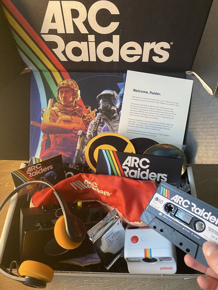 RiloeGaming's tweet image. This is so fun. Gonna actually get back to my cassette collecting now that I have a tape player again. 🌈
Tysm @EmbarkStudios !