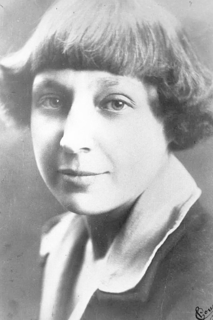 Mohabdalrb11255's tweet image. الشيء الوحيد الذي لا يغفره الناس، هو أنك نجحت في النهاية بدونهم ".

➖️ مارينا تسفيتايفا