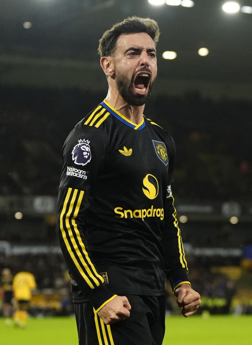 🚨 𝗦𝗧𝗔𝗧: Bruno Fernandes has now produced 6 goals + 6 assists this season in all competitions! 👑