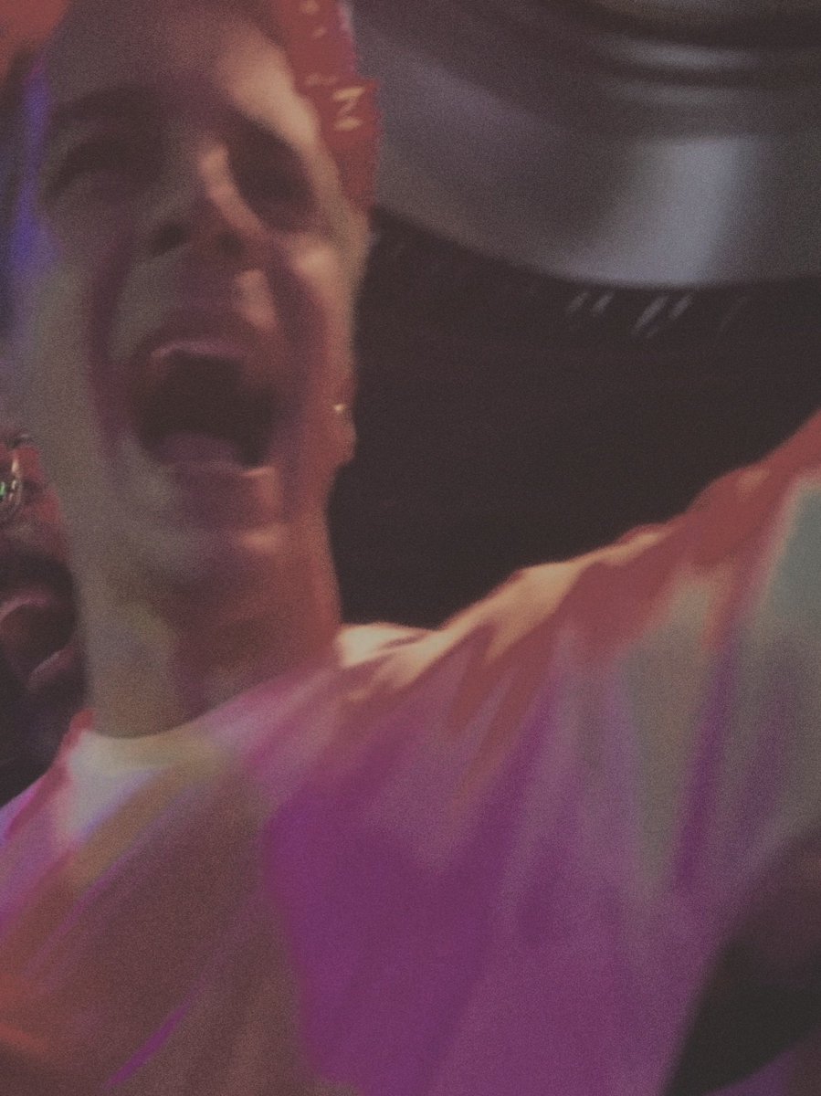 как мы позавчера на концерт хаски ходили. 
(birthday boy орёт "панельку".)
⠀