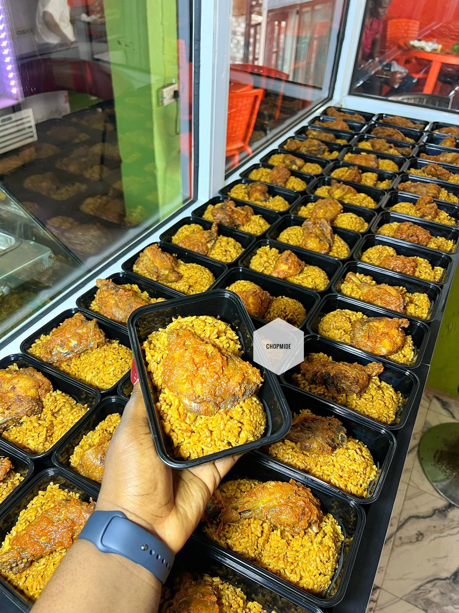 imole__olorun's tweet image. 9 DAYS OF JOLLOF GROOVE 

For the next 9 days, you can get a full, satisfying pack of Jollof Rice + Plantain + Chicken + Drink for just ₦3,000 🤍

I know the goal is big — 2,000 packs in 9 days — and honestly, it doesn’t even look possible on paper.
But I’m holding on to faith,…