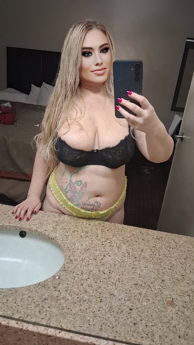 Amandasweetbabe's tweet photo. Do you even deserve a part of me? https://t.co/JWmDeidZG0