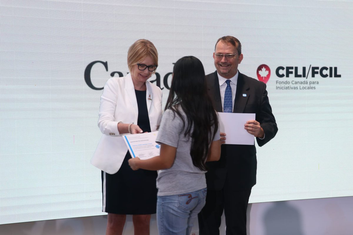 🙌Cerramos con éxito la actividad "Habilidades   Digitales", en el marco del proyecto Entornos Inclusivos, implementado por <a href="/aldeassosSV/">Aldeas Infantiles SOS en El Salvador</a> y apoyado por el #FondoCanadá.
👩Más de 50 adolescentes participaron en esta   iniciativa que promueve el uso seguro de la tecnología. 🇨🇦🤝🇸🇻