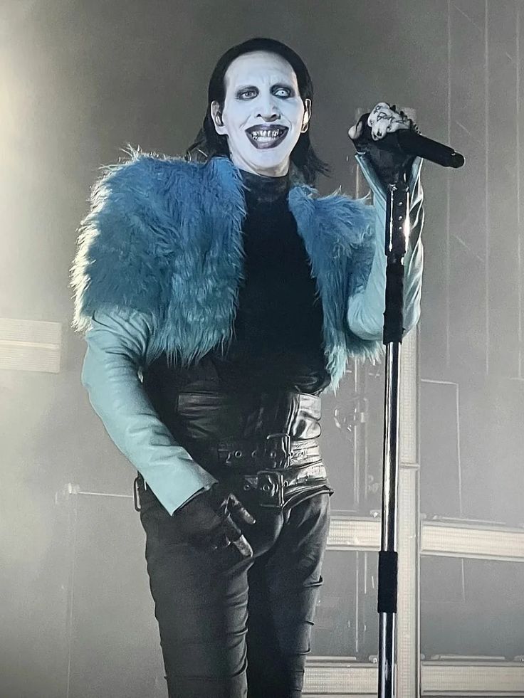 Holy_Manson's tweet photo. Her smile is so sweet
#marilynmanson
@marilynmanson https://t.co/HGEp7HBGiM