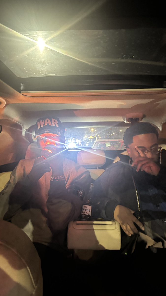 IsThatVash's tweet photo. In the back of that muranoo https://t.co/v7N9gedHVc