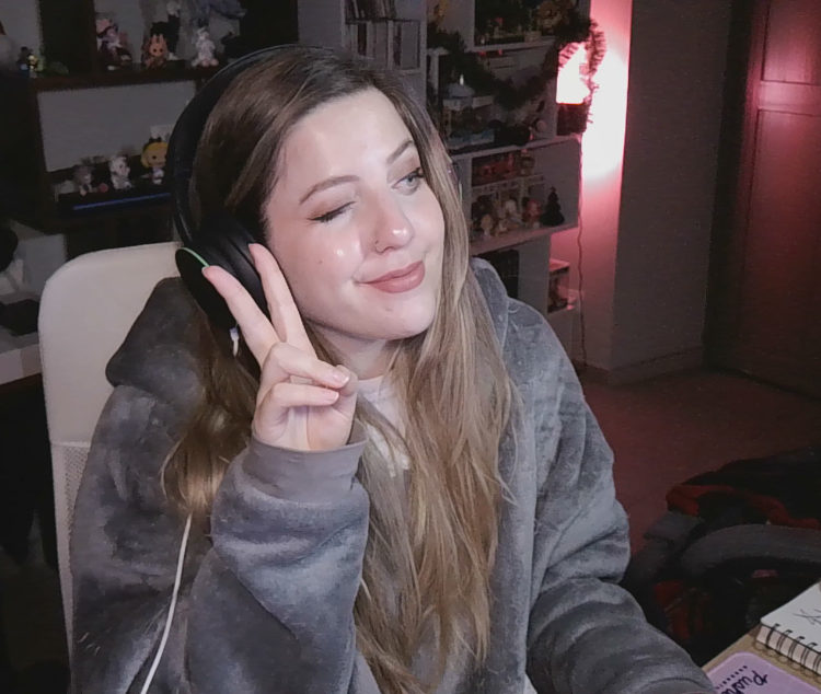 🎄Ho-ho-holisssss
se vuelve al ruedo, de a pocoooo
twitch.tv/biondacosplay