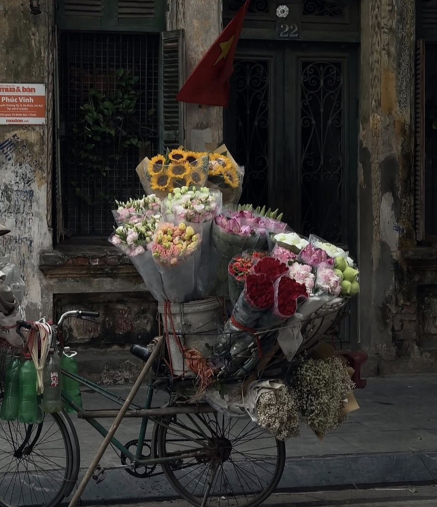 Bir gün çiçek alırım ama toprağının altında ben olurum bu sefer.