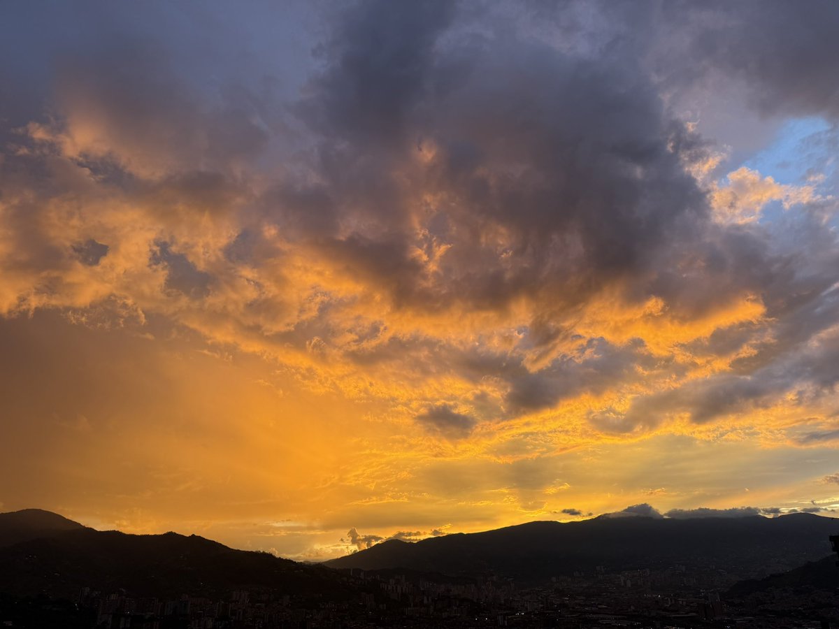 jm (@jalzatev) on Twitter photo 