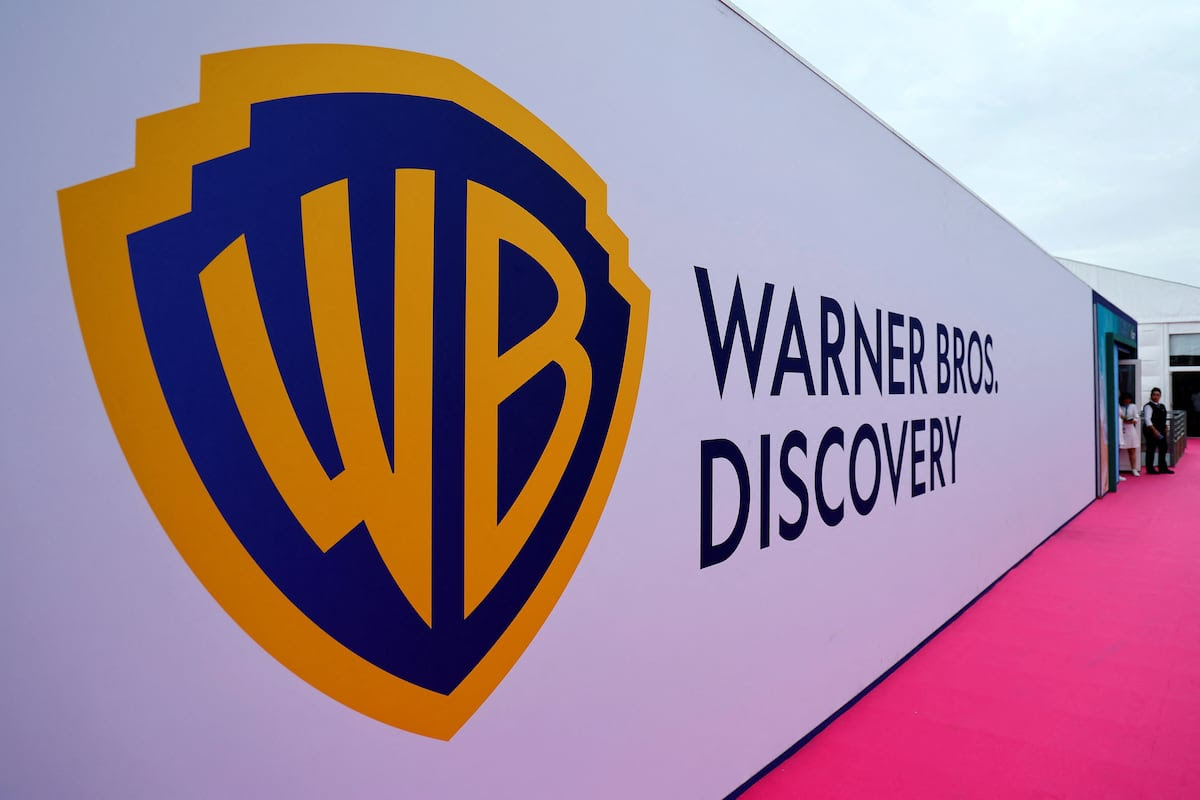 ZuritaCarpio's tweet photo. Paramount lanza una opa hostil de $108.400M por Warner, buscando superar la jugada de Netflix, que hace 3 días pactó la compra de su división clave por $83.000M. #StreamingWar