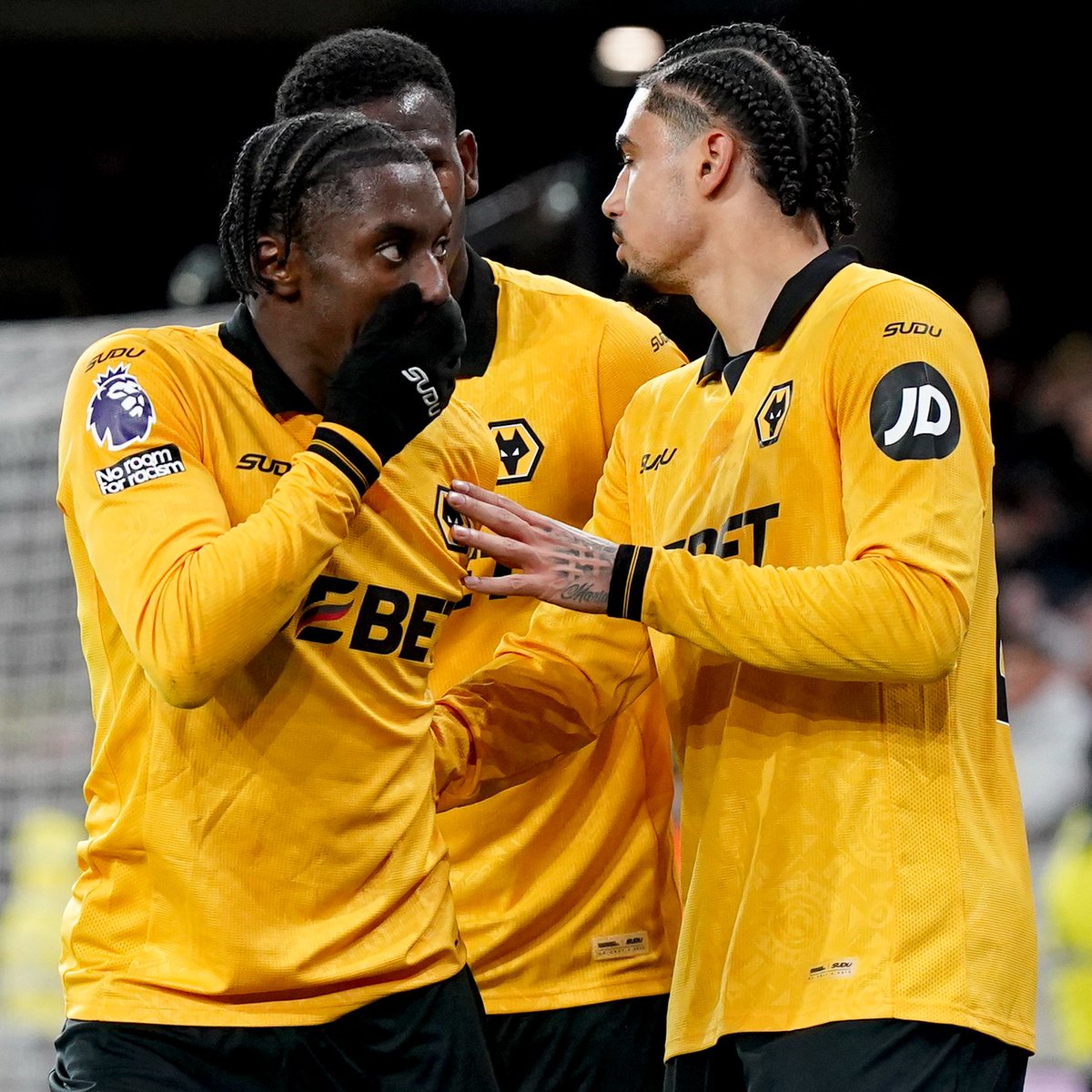Footballtweet's tweet photo. 🚨 𝗢𝗙𝗙𝗜𝗖𝗜𝗔𝗟: Wolves will be BOTTOM of the Premier League at Christmas. 😱

⛔️ 19 consecutive matches 𝗪𝗜𝗧𝗛𝗢𝗨𝗧 𝗔 𝗪𝗜𝗡 
😨 8 defeats 𝗜𝗡 𝗔 𝗥𝗢𝗪
❌ 2 points after 15 matches

Their last Premier League win dates back to... April, against Leicester 😳😳 https://t.co/RSBJuj8pLo