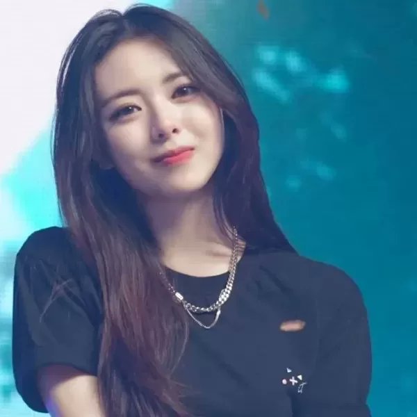 iliveforitzy's tweet photo. Auguri amore mio♡ #happyYunaDay https://t.co/2Byap4o0Jr