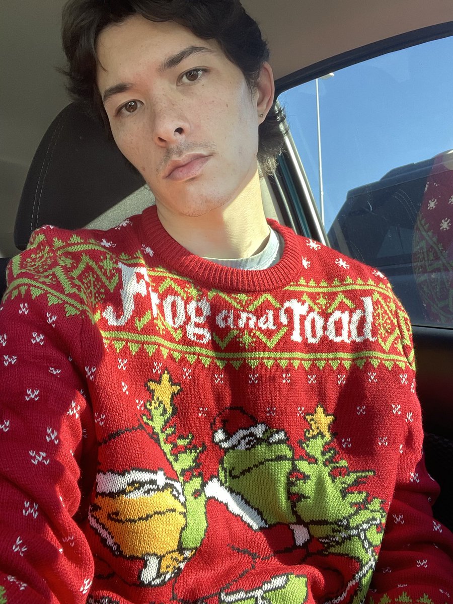 wackyzchy's tweet photo. Q: Who wore it better? A: Me https://t.co/hjgCYvz4cl