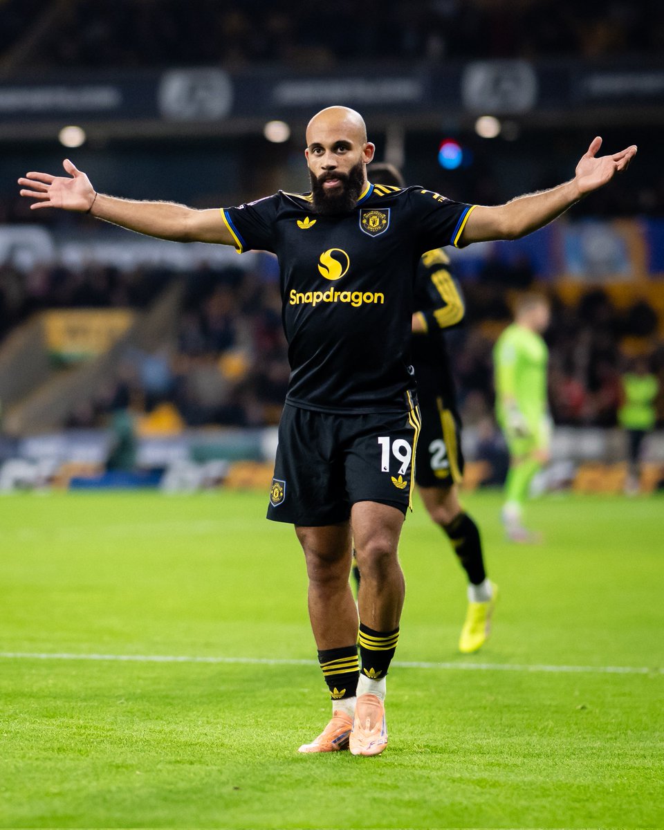 FT: Wolves 1-4 Manchester United.

MANCHESTER UNITED GO FROM 12TH IN THE PREMIER LEAGUE TABLE TO 5TH! 🔥🔥🔥