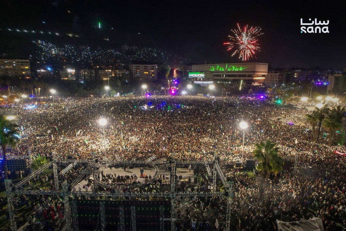 SANAEnOfficial's tweet photo. Thousands gather at Umayyad Square in Damascus to celebrate the first anniversary of Syria's liberation.
#damascua
#librationday https://t.co/GUKD27V31f