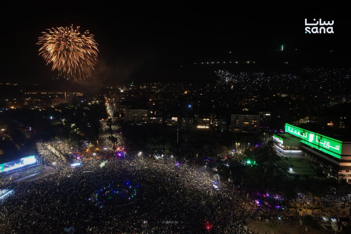 SANAEnOfficial's tweet photo. Thousands gather at Umayyad Square in Damascus to celebrate the first anniversary of Syria's liberation.
#damascua
#librationday https://t.co/GUKD27V31f