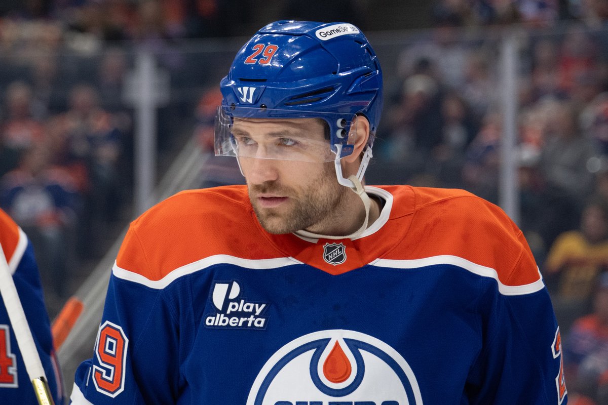LEEEEEOOOOOOOON! 👀 

#LetsGoOilers | @edmontonoilers | #Draisaitl