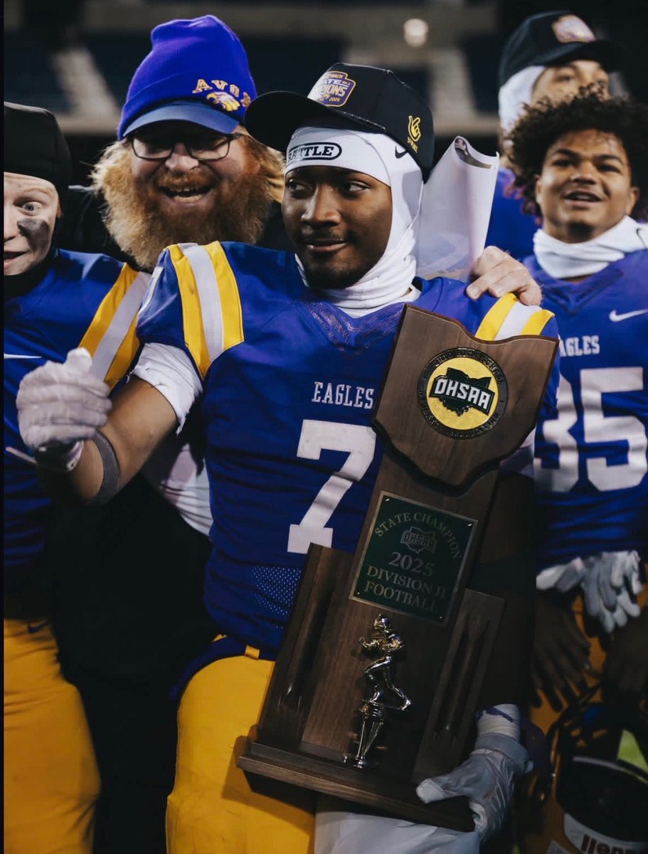 Quiantesmith07's tweet image. ‼️Senior szn Highlights‼️ 1-15
Missed 5 regular szn games
Stats: 
129 carries 
 800 yards 
10 tds 
Thank you coaches and players another great season back 2 back d2 state champs @EaglesLifting @coach_elderm @scagnetty @PrepRedzoneOH 
Full season link~  hudl.com/v/2TKPY4