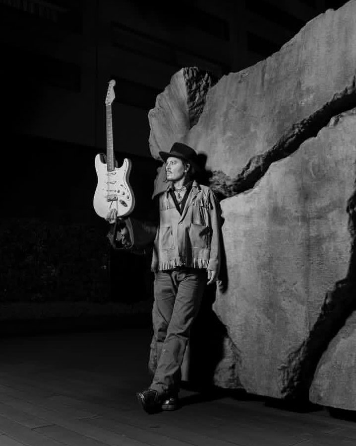 JDepp46296's tweet photo. Making New friends daily, on this night in Tokyo ♥️ https://t.co/D5ECyKHRaY