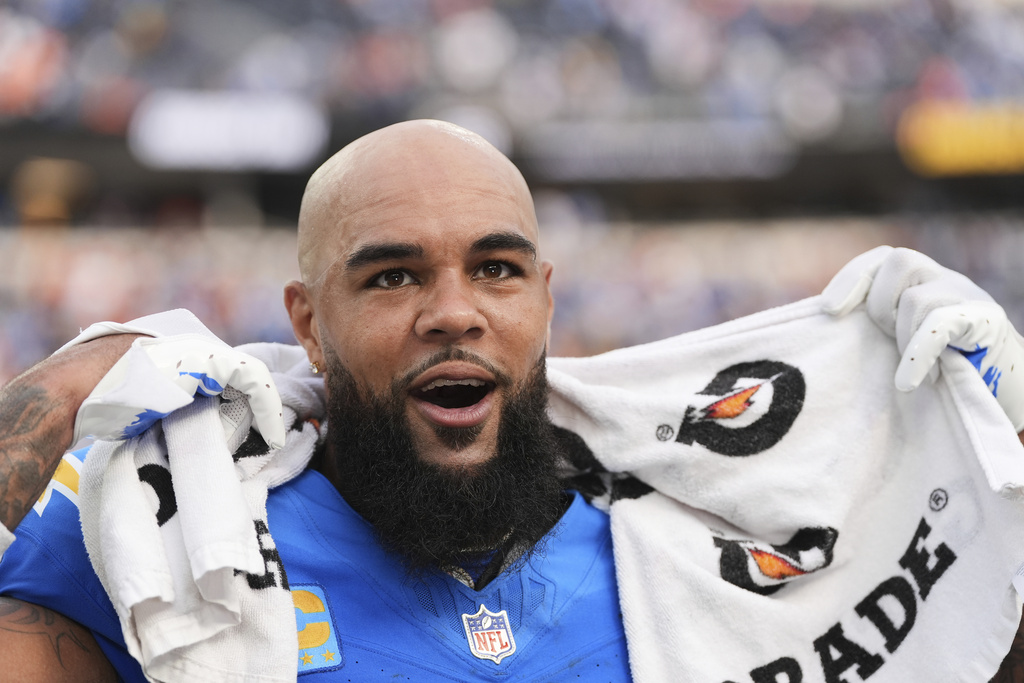 PFHOFAmbassador's tweet photo. KEENAN ALLEN, @chargers WR
Entering Week 14, Allen, leads the NFL with 24 1st Downs on Conversion Downs in 2025 - Allen has made 27 receptions for 314 yards on such downs (Per @PFF) #Bolts #BoltUp #Chargers #LAChargers #NFL #NFLWeek14 #NFLX #PHIvsLAC #MNF #MondayNightFootball