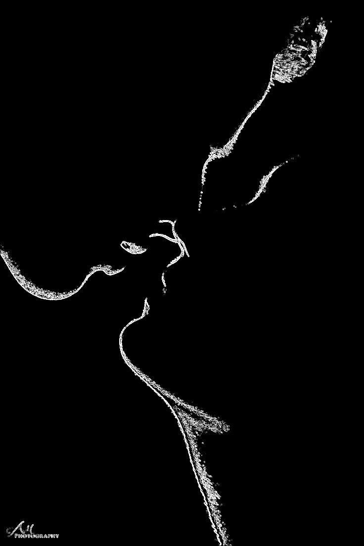 El calor de tu piel cada beso de tu boca estremece mi piel pone a mil 
mi corazón
El latido en tu pecho vive en mi mente como un eco profundo que  reclama

Tus manos exploran mi deseo
tu voz susurrándome despacio

Y entre caricias y miradas que desnudan sin tocar
me haces temblar