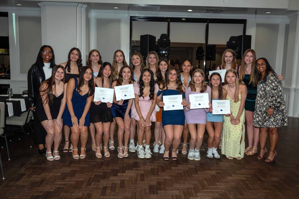 Lady Wolves VB tweet media