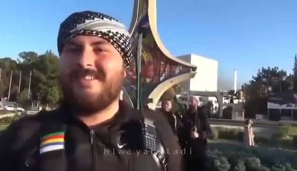 أفجعتني الصور والڤيديوهات التي استعرضتها صفحات أصدقائي من السويداء.
كلها لشباب دروز كانوا قبل عامٍ واحدٍ فقط يحتفلون بما نحتفل به اليوم، ولكن مجازر الجبل وغزوة البدو لم تمهلهم حتى يشاركوا السوريين أفراح العام الأول.

قُتل ساري الشوفي وهو يحمل كاميرته، وقُتل يزن البربور وهو يدافع