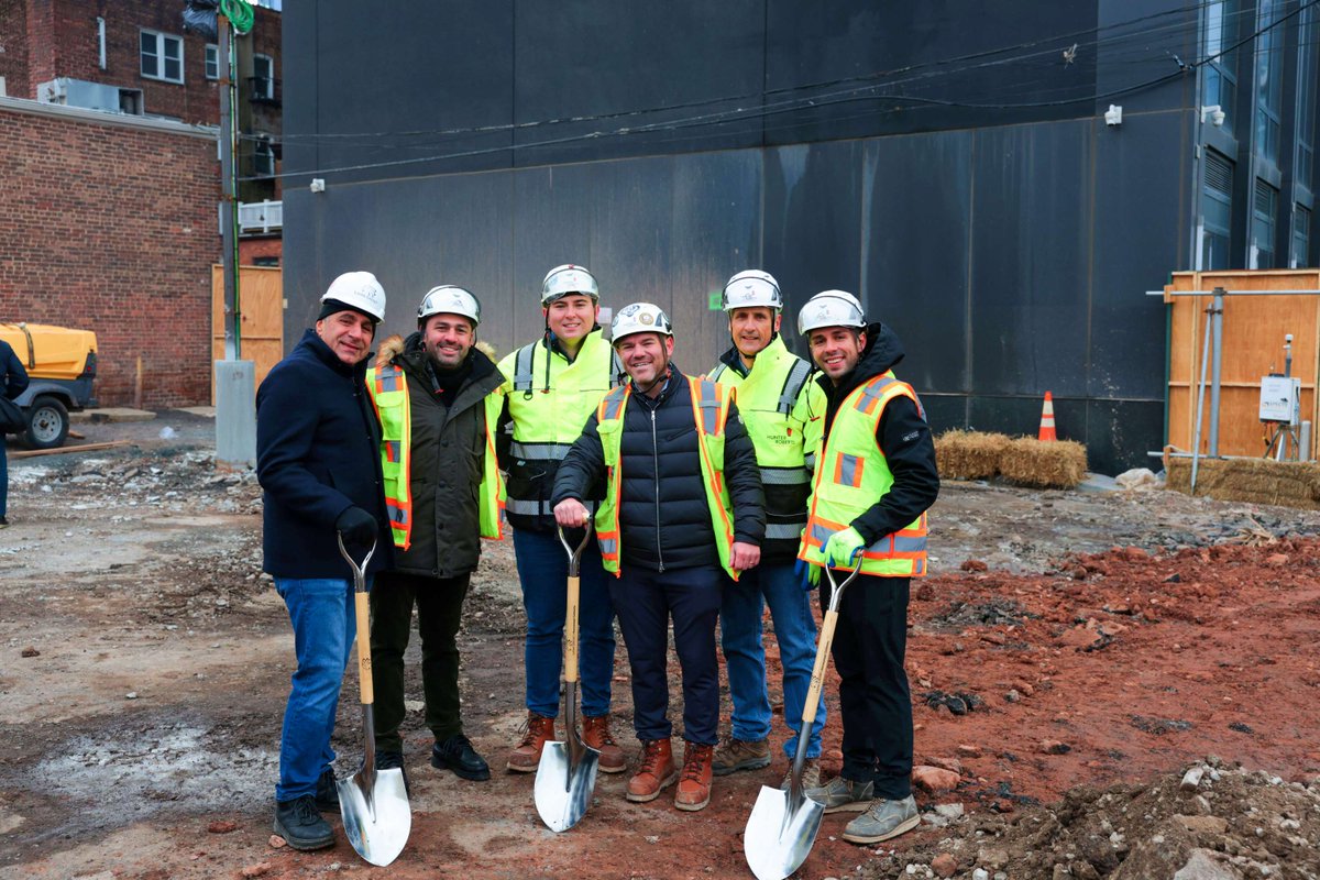 HunterRobertsCG's tweet photo. #HunterRoberts is proud to break ground with @LionsGroup on Homestead Gateway in Jersey City: 350K SF mixed-use, 360 apartments (90 affordable), retail, &amp; rooftop amenities. Congrats to the team! #WeDeliver #HomesteadGateway #JerseyCity https://t.co/D6jQ4t4e7F