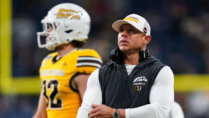 OhioUBarstool's tweet photo. BREAKING: Lance Taylor and Western Michigan have AGREED to a 5 YEAR CONTRACT EXTENSION THROUGH 2030 for a *REPORTED* 1M$ paycheck.🚨  Thoughts?🤔 https://t.co/iKsCr2X0OE