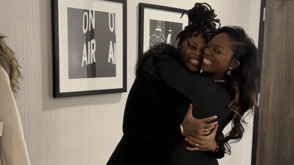 I Z Z ➹ tweet media