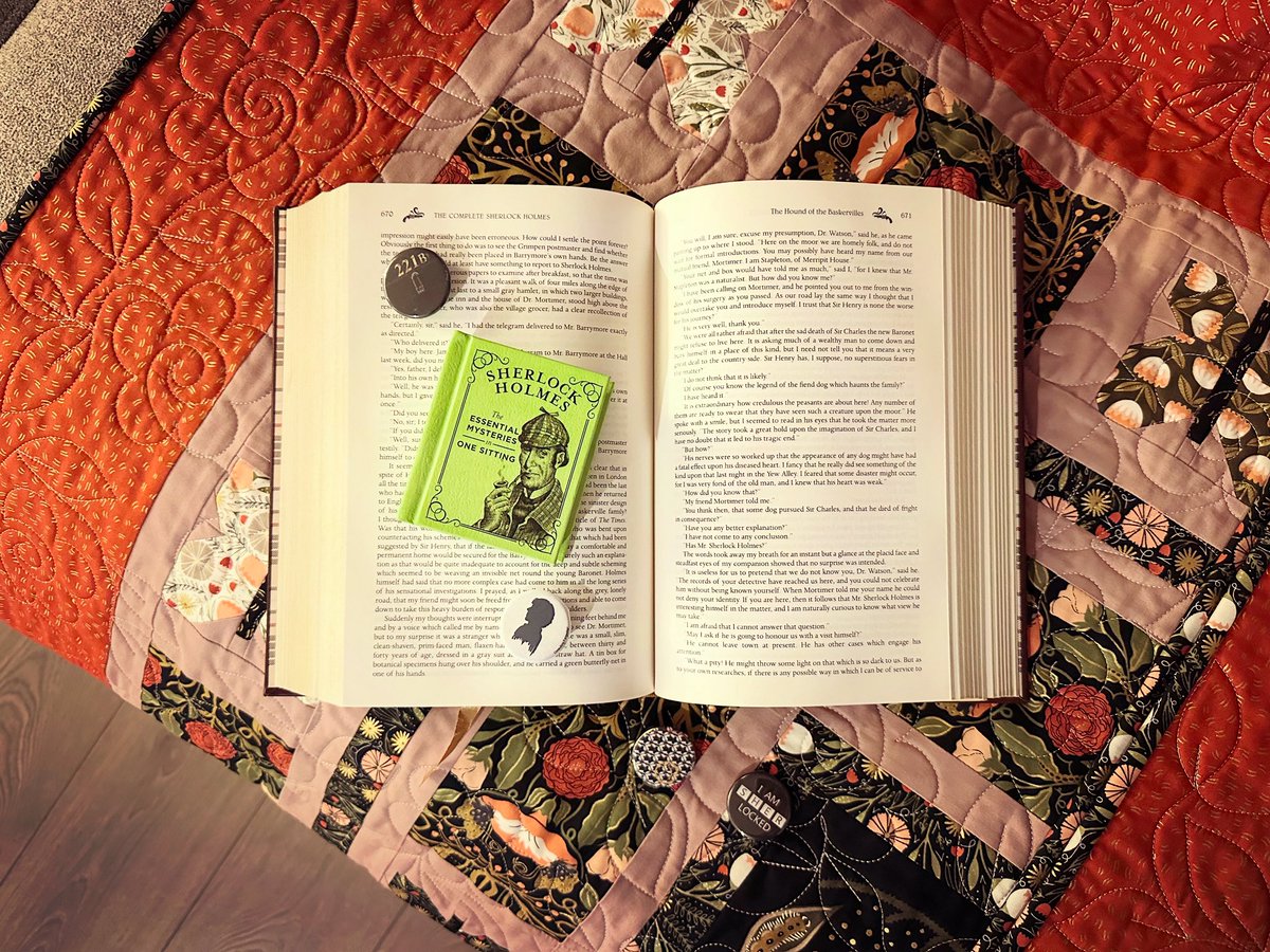 VGDesigns's tweet image. When the weather is foggy and cold, it’s a great time for a Sherlock Holmes book! 📖🕵️‍♀️ Of course with a bookish themed quilt, and a cup of tea.

It is no mystery that we love bookish quilts, available in our Etsy shop at victoriagdesigns.etsy.com or victoriagleasuredesigns.com ❤️