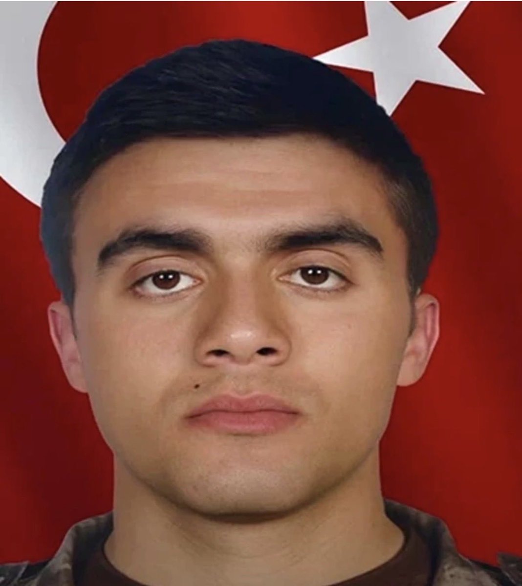 kaangencer06's tweet photo. Polis kızımız Şeyda Yılmaz’ı başından vurup şehit eden uyuşturucu satıcısının 26 sabıkası vardı. Yani, polis 26 kez yakalamış, sistem 26 kez serbest bırakmış.

Bu sabah da Emre Albayrak kardeşimiz uyuşturucu operasyonunda açılan ateş sonucu şehit düştü.
Zanlının 9 sabıkası var. https://t.co/b98aNoHi7W