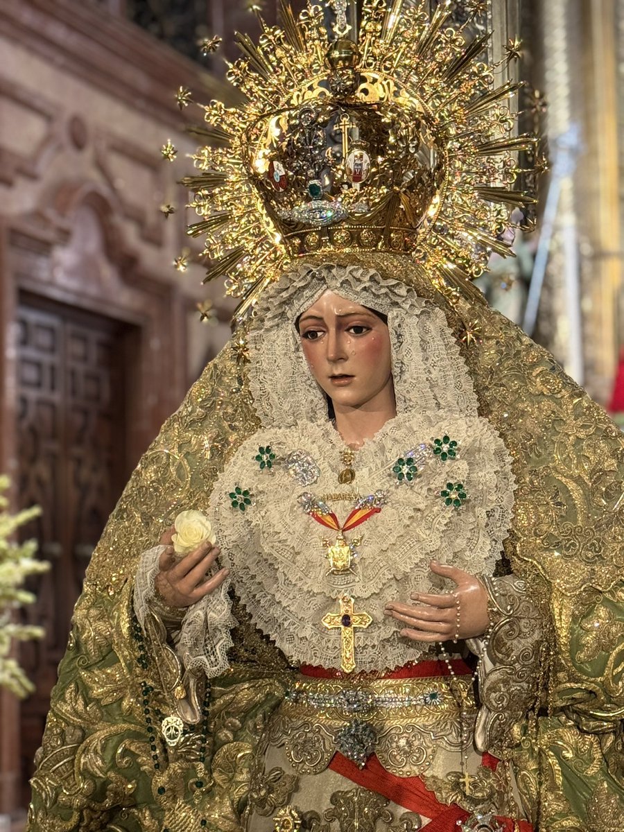 Y como colofón del puente…

Ella presentada de nuevo a Sevilla y al mundo entero.

Batiburrillo de emociones bonitas, de las que se necesitan unos días para poder digerirlas…