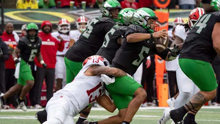 ian_plaskoff's tweet image. Ohio State and Oregon gave up a total of 25 sacks this year combined. 

Of the 25 sacks, 11 came against Indiana. 

That’s 44% for the math folks out there. 

Indiana was responsible for 5/11 Ohio State sacks allowed and 6/14 Oregon sacks allowed. 

Just ridiculous. #iufb