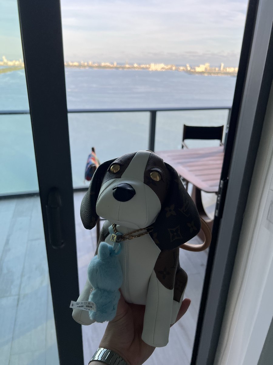 She didn’t want it so I stole it a couple minutes later

Thanks Rich Nick