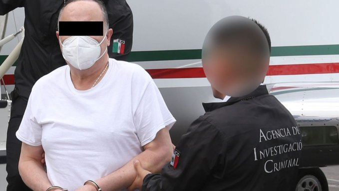 🔴#ÚLTIMAHORA | Detienen al exgobernador de Chihuahua por lavado de dinero

César Duarte, exgobernador de Chihuahua, fue detenido por su probable responsabilidad en el delito de Operaciones con Recursos de Procedencia Ilícita, informó la FGR.