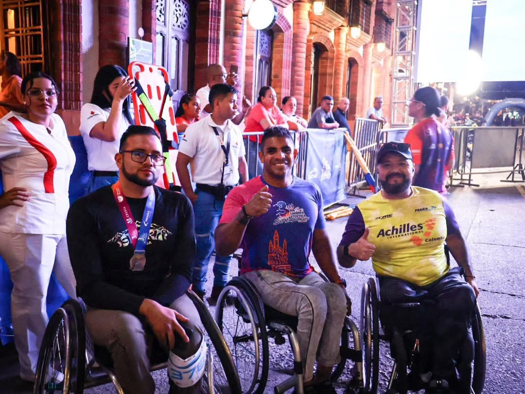 ¡#Buga hizo historia al convertirse en el epicentro latinoamericano del atletismo incluyente!

¡Felicitaciones a todos los corredores que llegaron desde distintas partes de Colombia y del mundo para vivir esta experiencia deportiva inolvidable!

Gracias a la  Carrera Ser