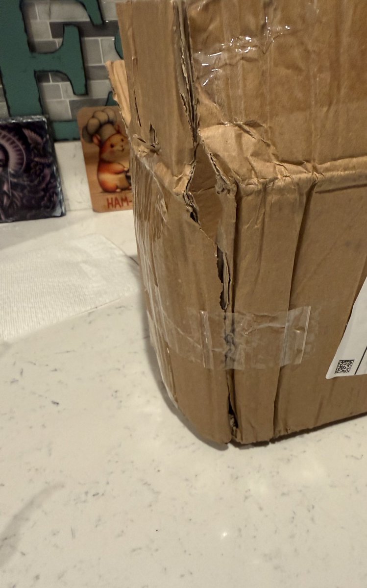 bpetty_yo's tweet photo. Fun fact, when @USPS loses your package/damages your package… They put a little note on there apologizing. Doesn’t matter if your package is missing items, destroyed and it arrived 2 weeks past delivery date. They are sorry for any inconvenience. https://t.co/ypWVpaKQVH