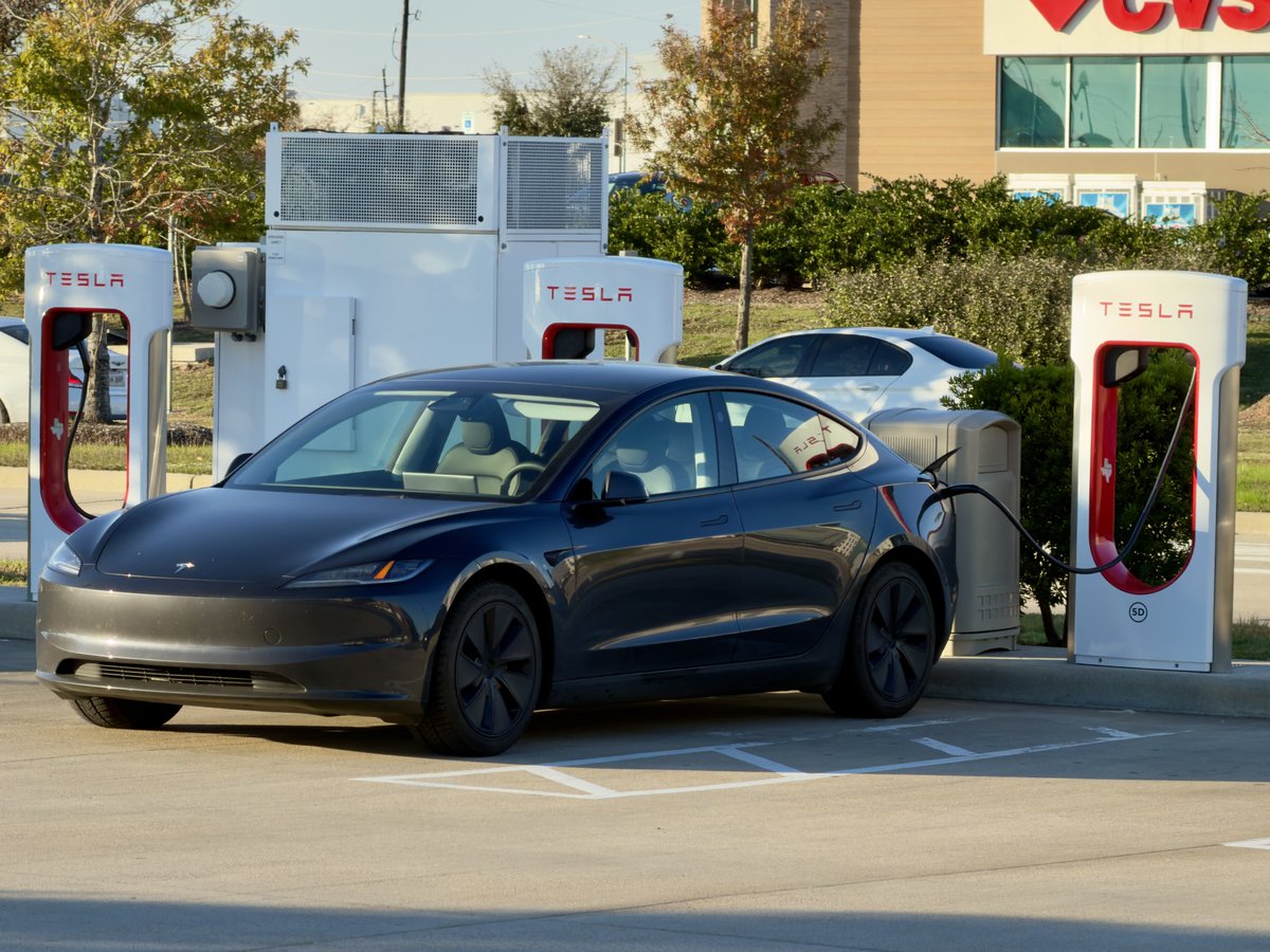 DavidMoss253's tweet image. Just did a true not rounded up actual 100% journey of 3,000 miles on the new @Tesla_AI FSD 14.2.1

Absolutely 0 touches of the wheels or petals &amp;amp; parked included on all 78 destinations I’ve been to including all needed @TeslaCharging stops

From Raleigh, NC to Miami, FL to…