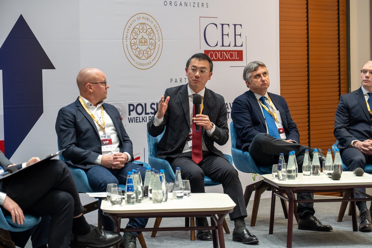 ceecfoundation's tweet photo. Our first panel: Securing the North to Safeguard Europe's Peace and Stability.

@EliaszGrubinski 
@Azubalis 
@BjornSoder 
Anthony Kim from @Heritage 
@Attila20165 
col. Remigiusz Żuchowski
@niwcrso https://t.co/gWqPfdElzx